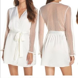 COPY - Flora Nikrooz showstopper robe in ivory / …